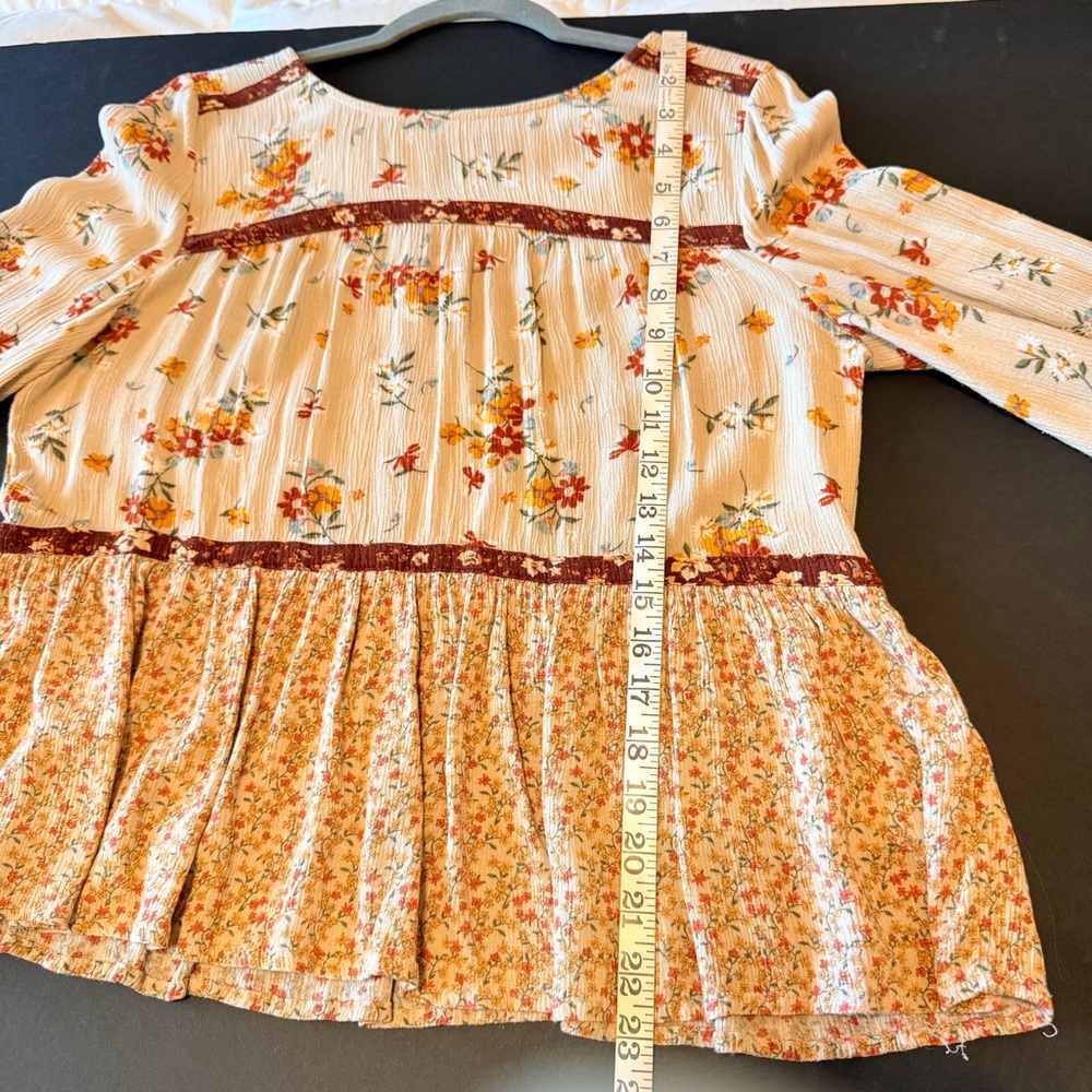 Maurices bohemian flowy blouse, tan, peasant sleeves, floral print size S - Picture 6 of 13